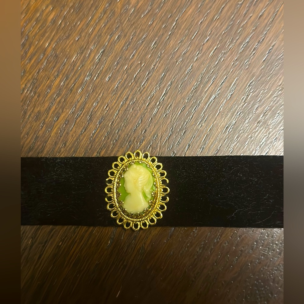 Choker - Picture 2 of 3